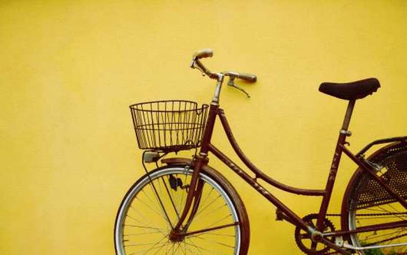 Cykla praktiskt med cykelkorg